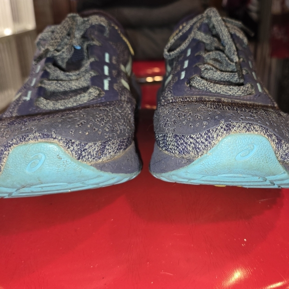 Asics navy blue athletic shoes in a misses size 7 GUC - Picture 2 of 8
